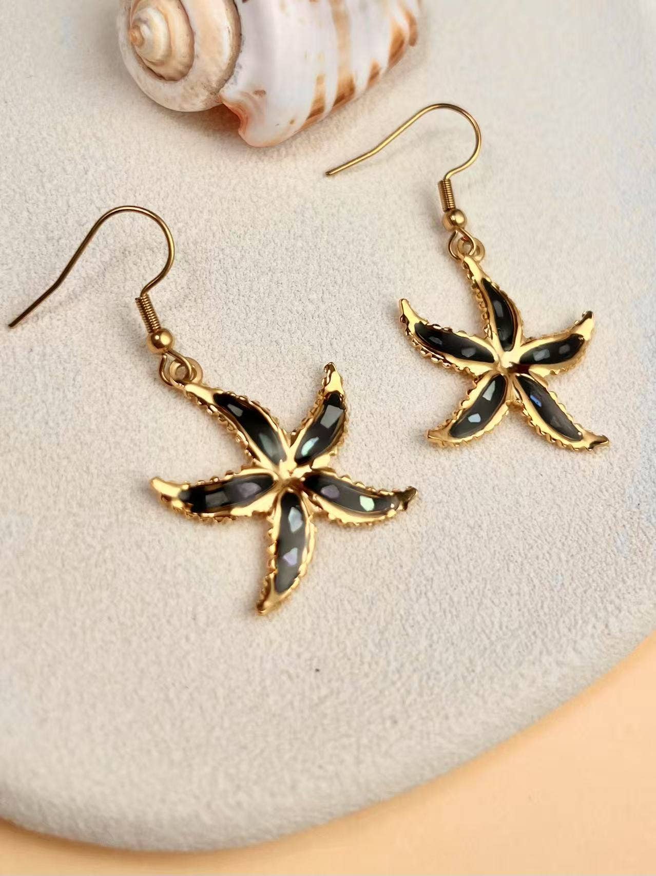 Mother-of-pearl starfish earrings in gold stainless steel